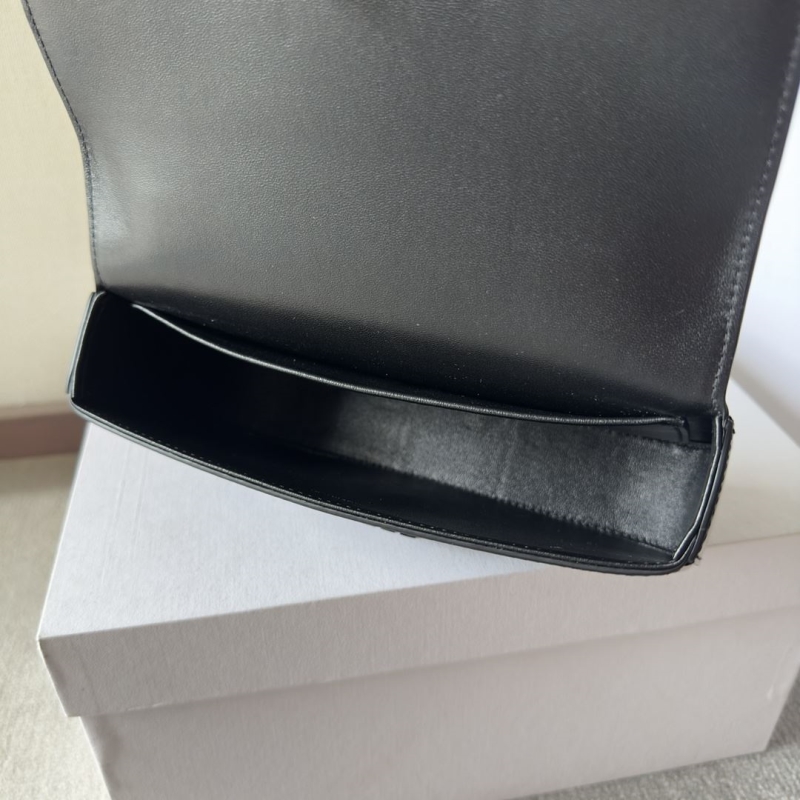 Ce1i*e triomphe bags